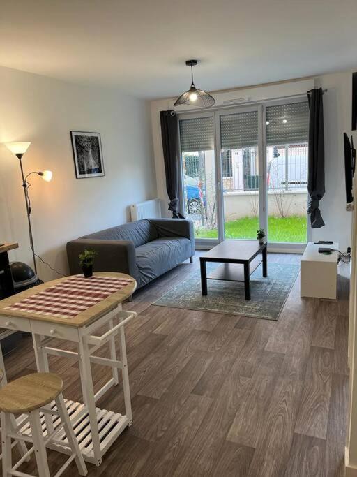 Appartement F2 De Haut Standing En Hypercentre Avec Jardin Prive A 270 M De La Gare De Mantes ! Exteriör bild