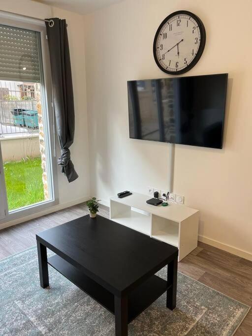 Appartement F2 De Haut Standing En Hypercentre Avec Jardin Prive A 270 M De La Gare De Mantes ! Exteriör bild