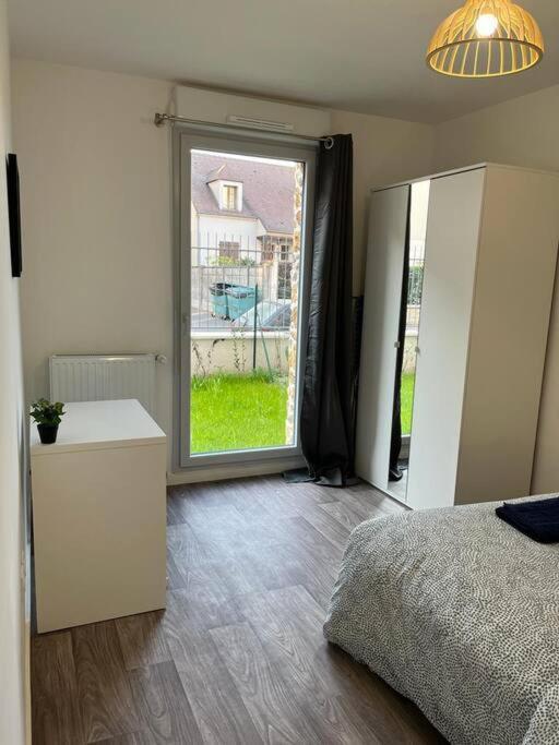 Appartement F2 De Haut Standing En Hypercentre Avec Jardin Prive A 270 M De La Gare De Mantes ! Exteriör bild