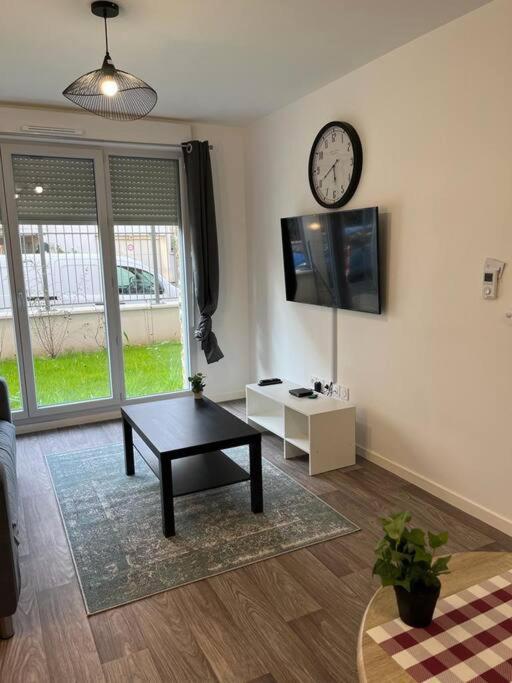 Appartement F2 De Haut Standing En Hypercentre Avec Jardin Prive A 270 M De La Gare De Mantes ! Exteriör bild